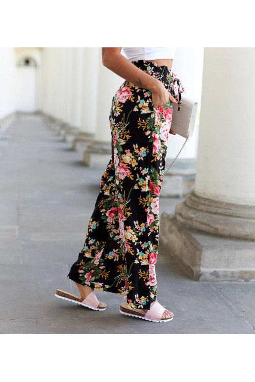 Juodos gėlytės plačiomis kelnėmis Cosimo