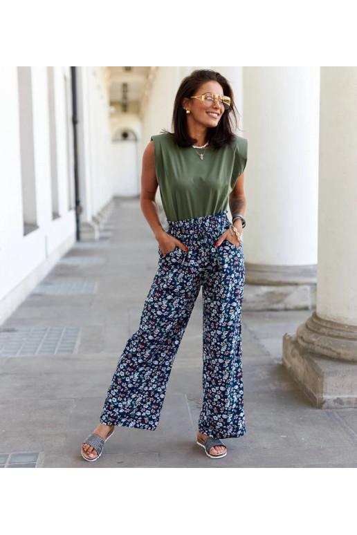 Tamsiai mėlynos gėlėtos plačios... Tamsiai mėlynos gėlėtos plačios...