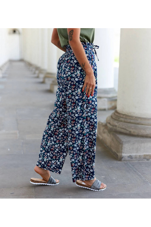 Tamsiai mėlynos gėlėtos plačios... Tamsiai mėlynos gėlėtos plačios...