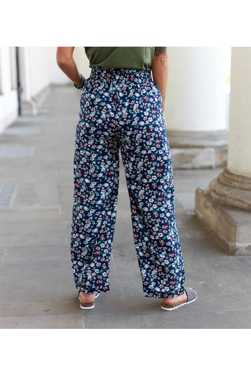 Tamsiai mėlynos gėlėtos plačios... Tamsiai mėlynos gėlėtos plačios...