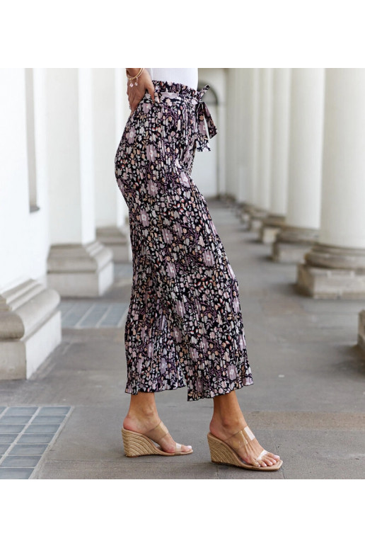 Juodos gėlėtos klostuotos kelnės... Juodos gėlėtos klostuotos kelnės...