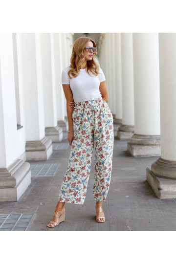 Baltos gėlėtos plačios...