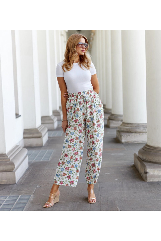 Baltos gėlėtos plačios kelnės Vertemate Baltos gėlėtos plačios kelnės Vertemate