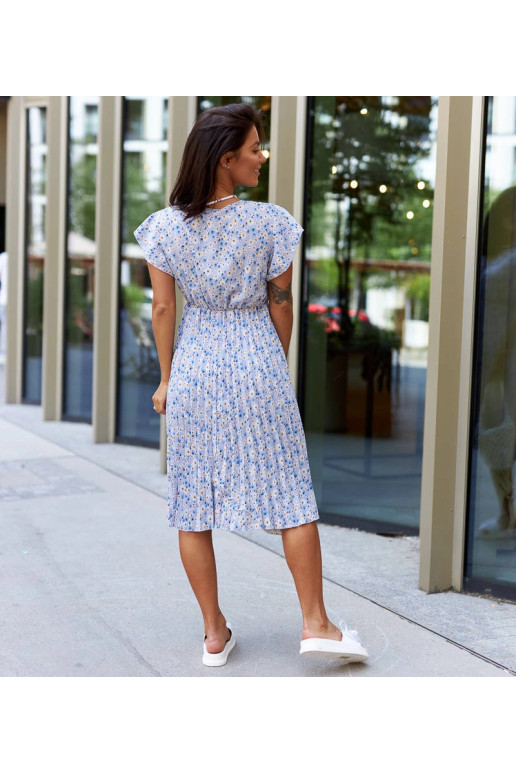 Viminale mėlyna, gėlėta, klostuota... Viminale mėlyna, gėlėta, klostuota...