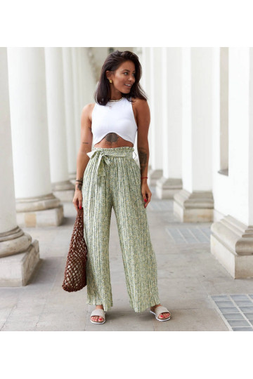 Žalios plačios klostuotos...