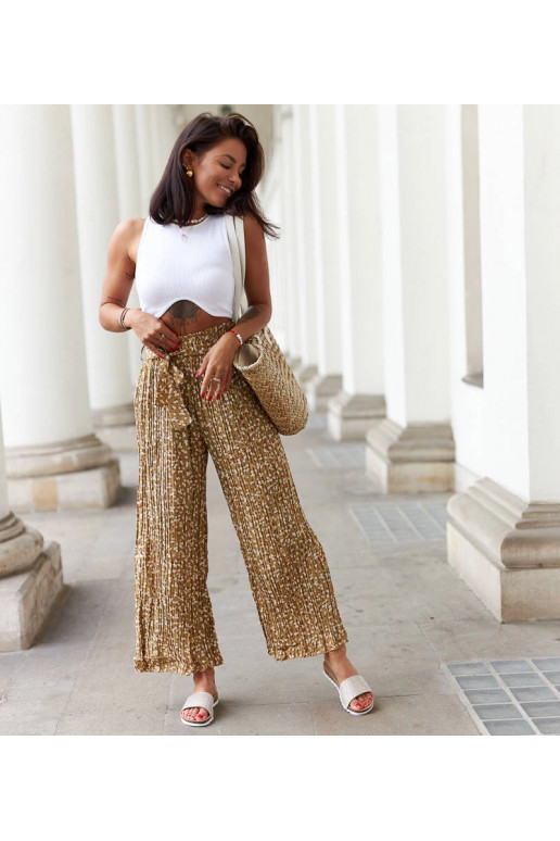 Rudos Berbenno plačios klostuotos kelnės Rudos Berbenno plačios klostuotos kelnės