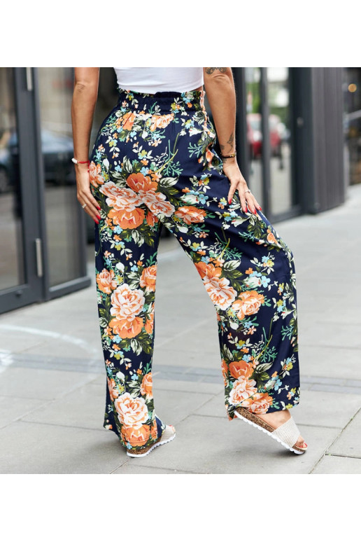 Tamsiai mėlynos plačios kelnės su... Tamsiai mėlynos plačios kelnės su...