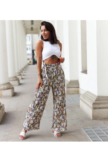 Juodos gėlėtos klostuotos...