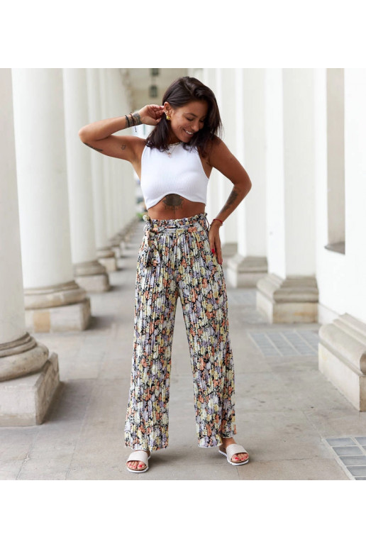 Juodos gėlėtos klostuotos kelnės Cesate