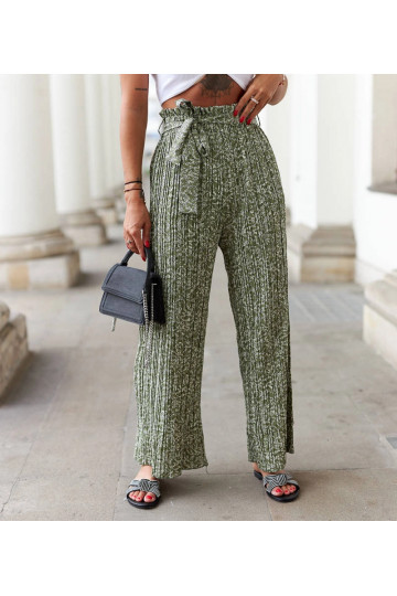 Žalios klostuotos kelnės...