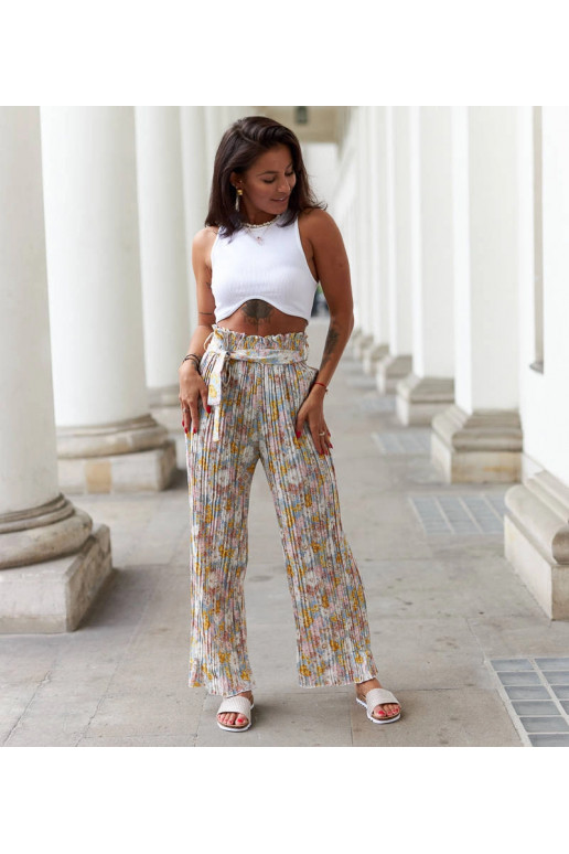 Bordo spalvos gėlėmis klostuotos... Bordo spalvos gėlėmis klostuotos...