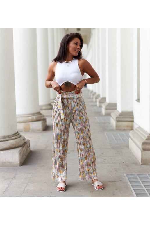 Bordo spalvos gėlėmis klostuotos... Bordo spalvos gėlėmis klostuotos...