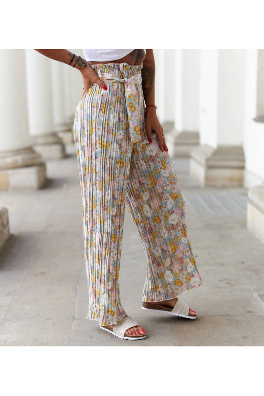 Bordo spalvos gėlėmis klostuotos... Bordo spalvos gėlėmis klostuotos...