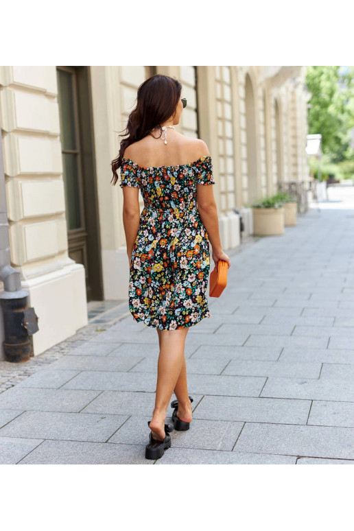 Juoda suknelė su spalvingomis gėlėmis... Juoda suknelė su spalvingomis gėlėmis...