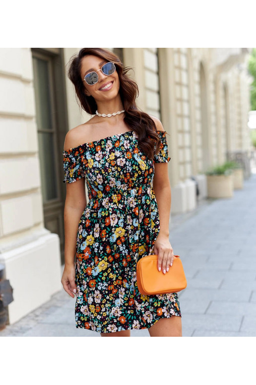 Juoda suknelė su spalvingomis gėlėmis... Juoda suknelė su spalvingomis gėlėmis...