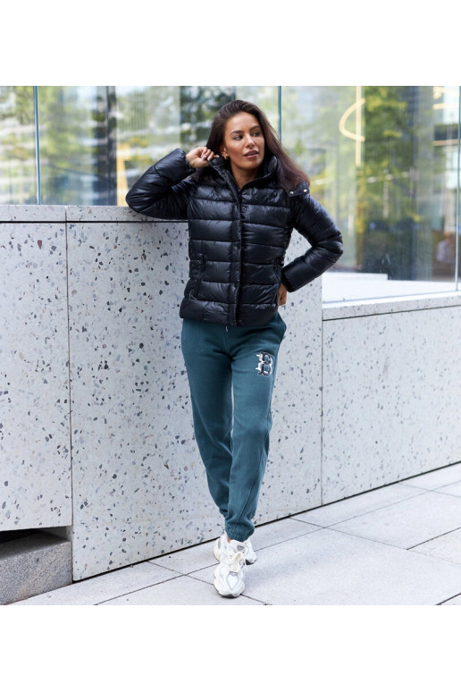 Juoda blizgi Berta striukė