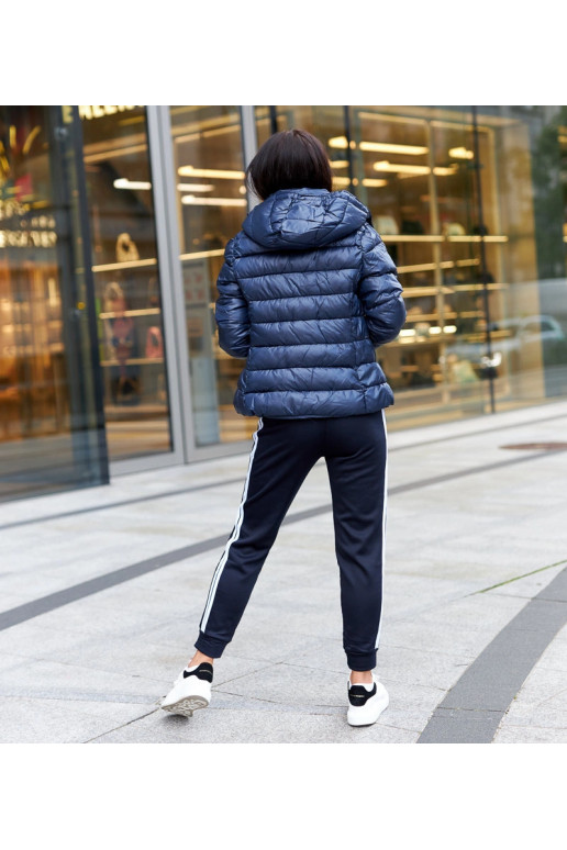 Berta tamsiai mėlyna blizganti striukė