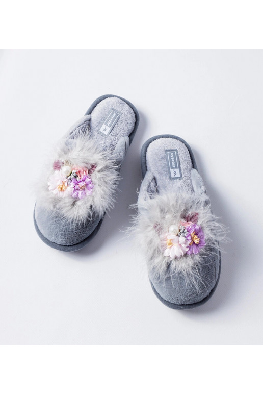 Pilkos šiltos šlepetės su gėlėmis Moly Pilkos šiltos šlepetės su gėlėmis Moly