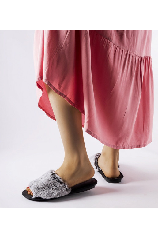 Juodos šlepetės su pilku kailiu INBLU