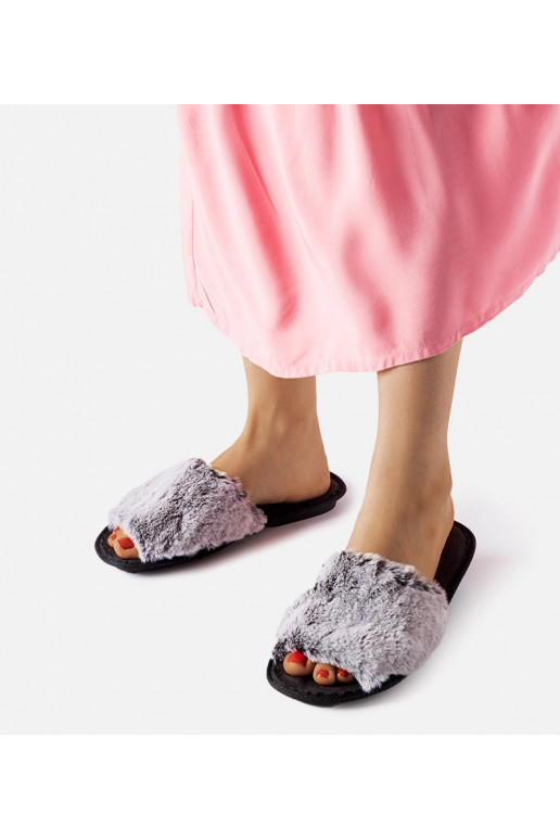 Juodos šlepetės su pilku kailiu INBLU