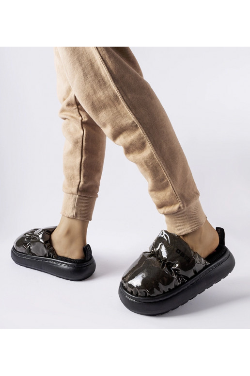 Juodos izoliuotos šlepetės Big Star... Juodos izoliuotos šlepetės Big Star...