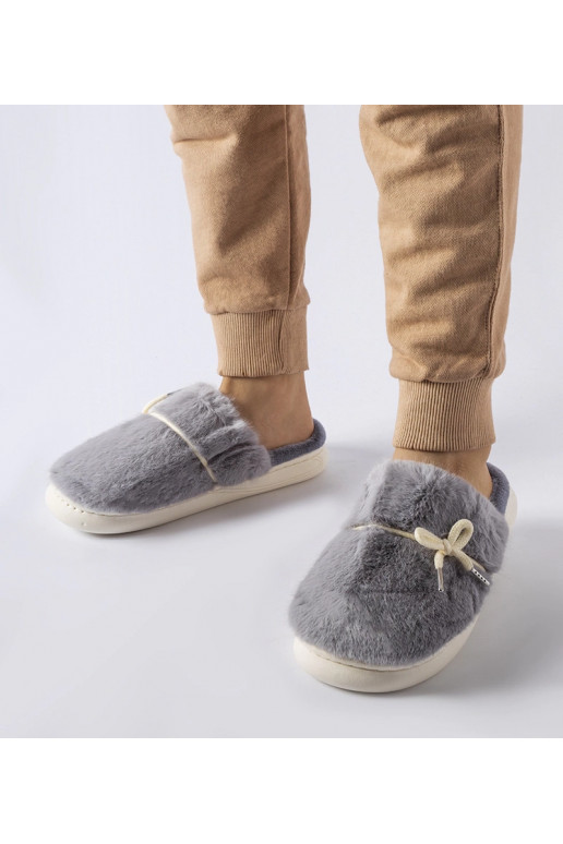 Pilkos šlepetės su dekoratyvine...