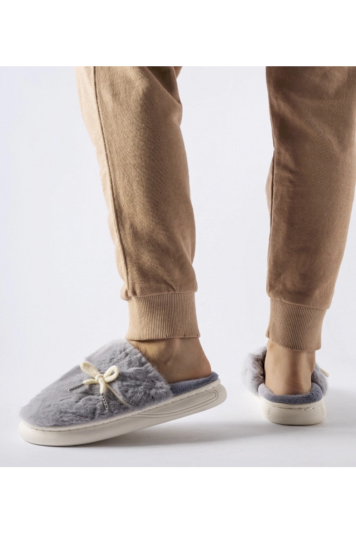 Pilkos šlepetės su dekoratyvine...