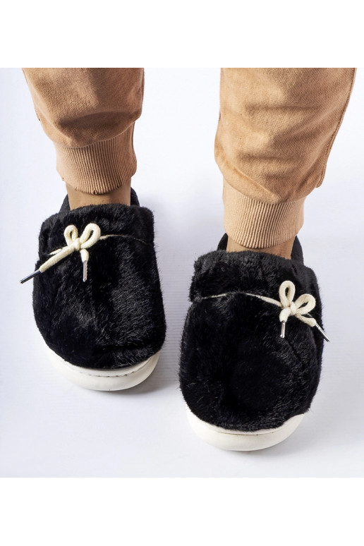 Juodos šlepetės su dekoratyvine...