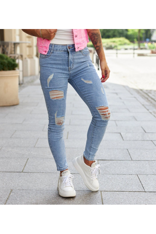 Mėlyni ploni džinsai su plyšimais iš... Mėlyni ploni džinsai su plyšimais iš...