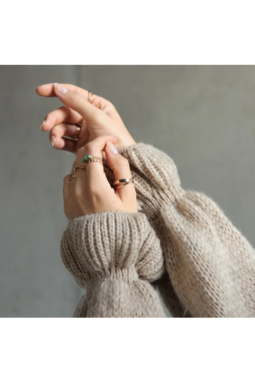 Smėlio spalvos suknelė surakintomis...