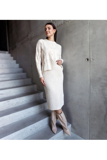 Smėlio spalvos megztinio ir...