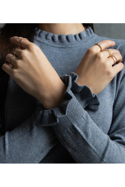 Pilkas švelnus megztinis puoštas...