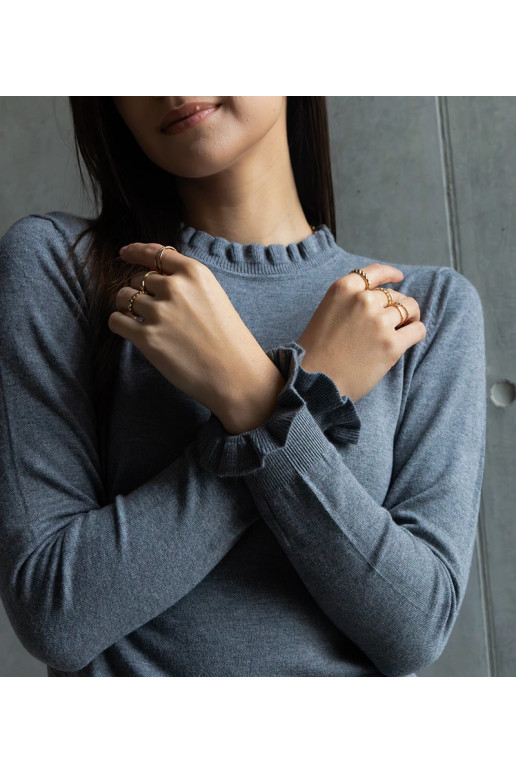 Pilkas švelnus megztinis puoštas...