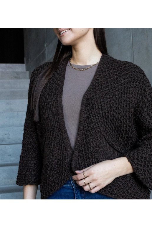 Rudas Nira įvyniojamas megztinis Rudas Nira įvyniojamas megztinis