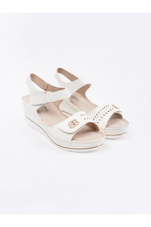 baltos spalvos  sandalai 