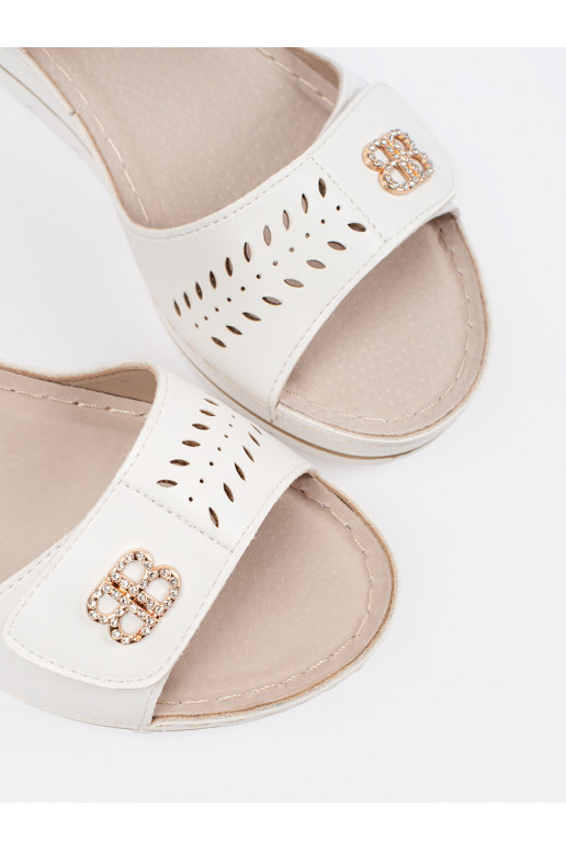 baltos spalvos  sandalai 