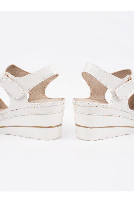 baltos spalvos  sandalai 