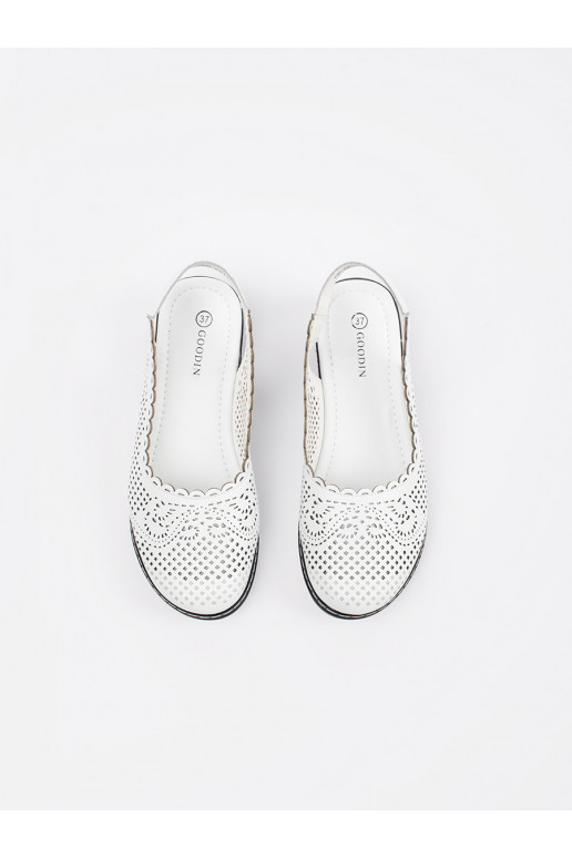 baltos spalvos sandalai  