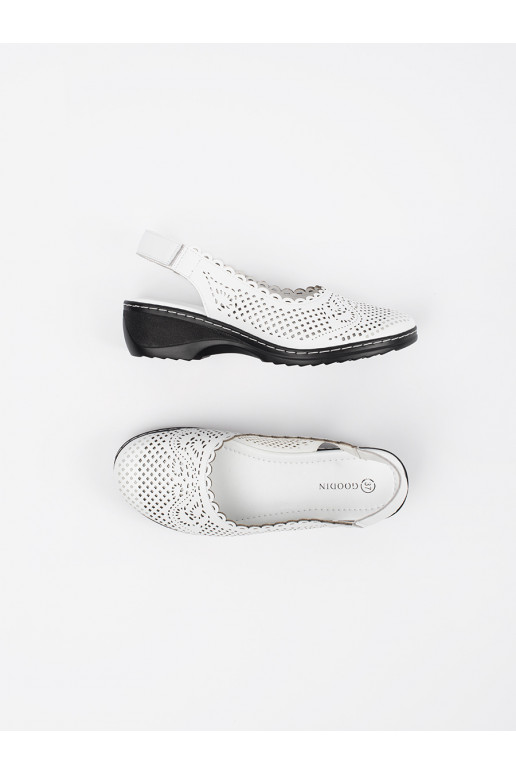 baltos spalvos sandalai  