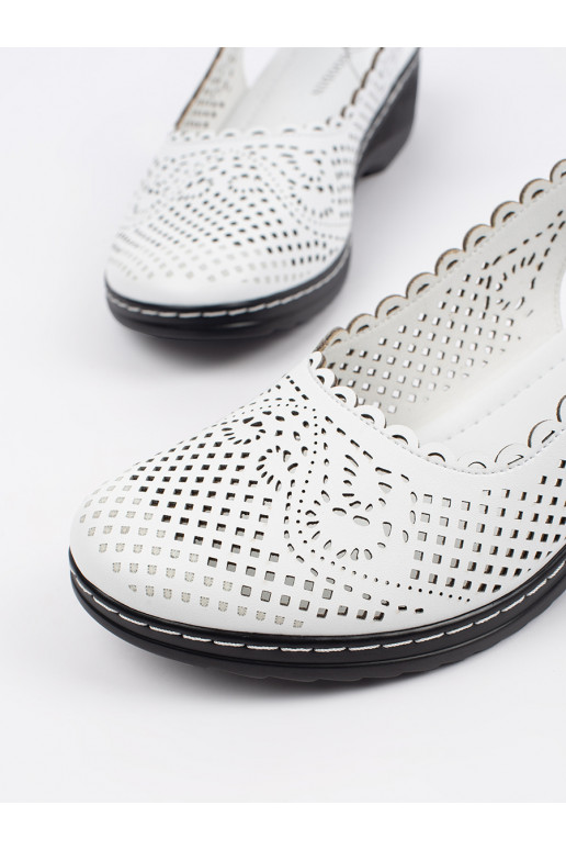 baltos spalvos sandalai  