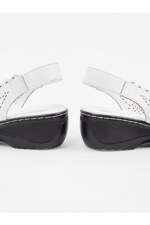 baltos spalvos sandalai  