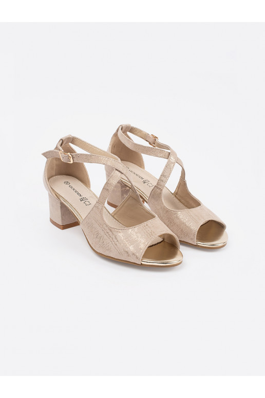 smėlio spalvos sandalai  