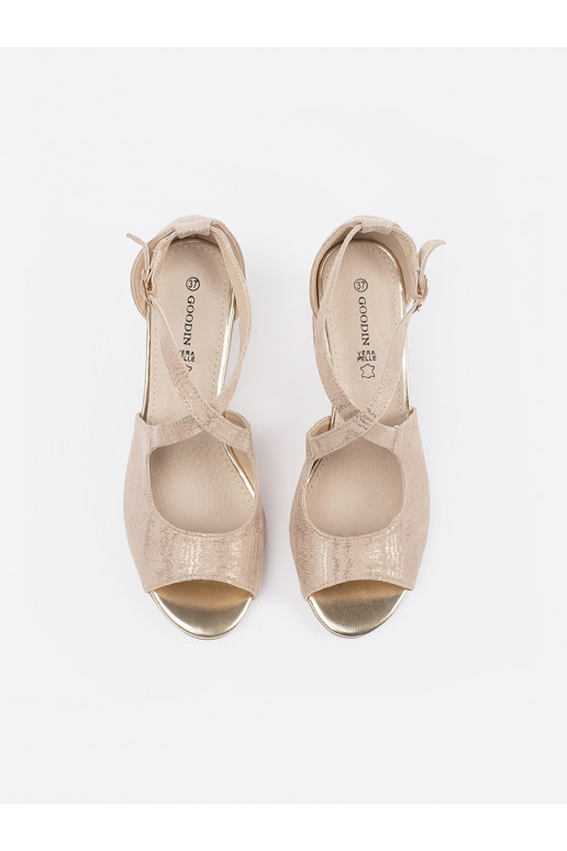 smėlio spalvos sandalai  