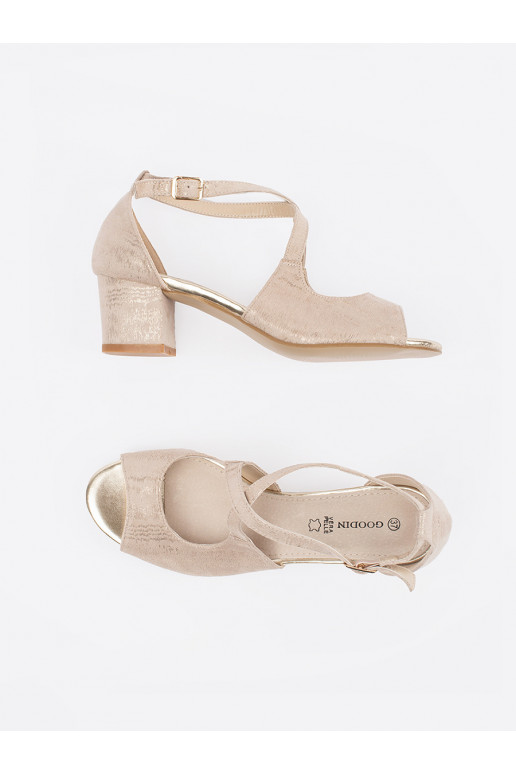 smėlio spalvos sandalai  