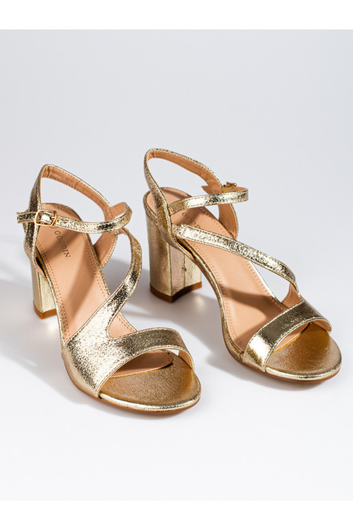 Elegantiško stiliaus sandalai  ant kulno 