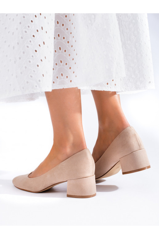    aukštakulniai žemu kulnu