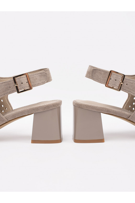 smėlio spalvos sandalai  iš zomšos