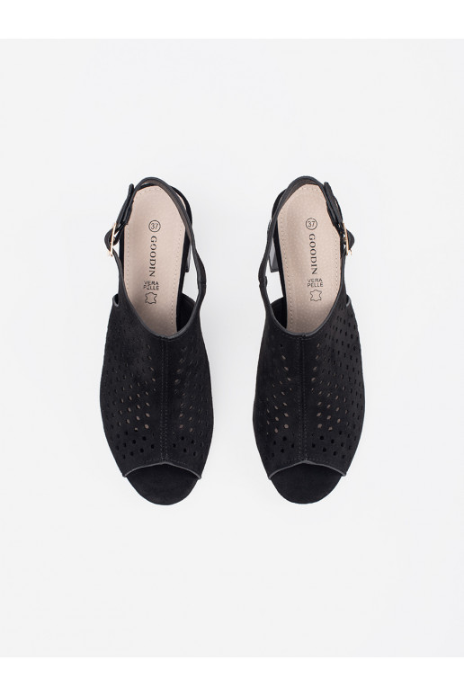 Juodos spalvos sandalai  iš zomšos Juodos spalvos sandalai  iš zomšos