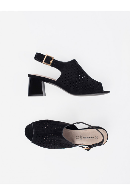 Juodos spalvos sandalai  iš zomšos Juodos spalvos sandalai  iš zomšos