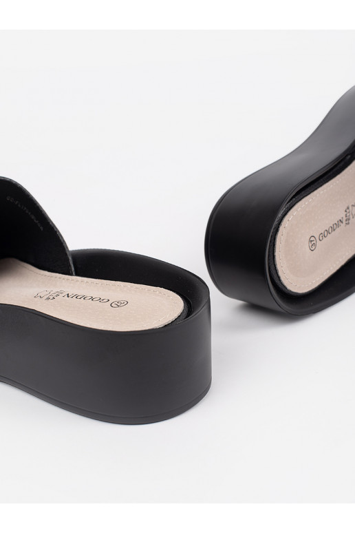 Juodos spalvos Šlepetės   su grandinėle Juodos spalvos Šlepetės   su grandinėle